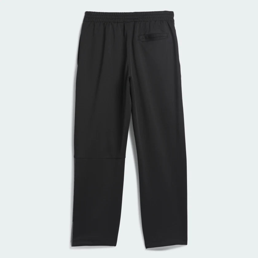 Adidas skateboarding classic hot sale joggers in black